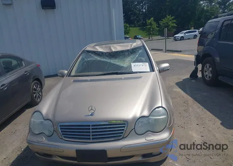 2002 Mercedes-Benz C 240 z USA, uszkodzony, nr VIN WDBRF61J32E005536